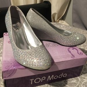 Glitter and bedazzled wedges💎